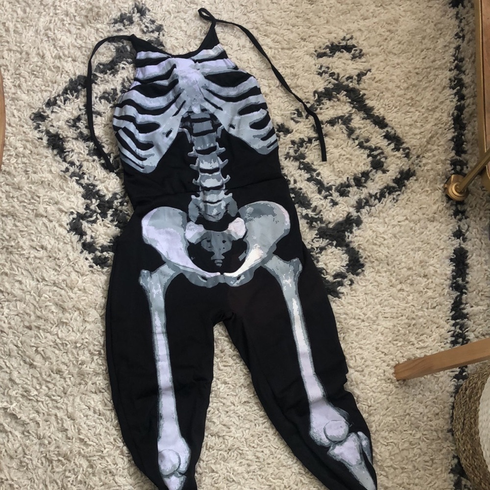 Women’s skeleton costume